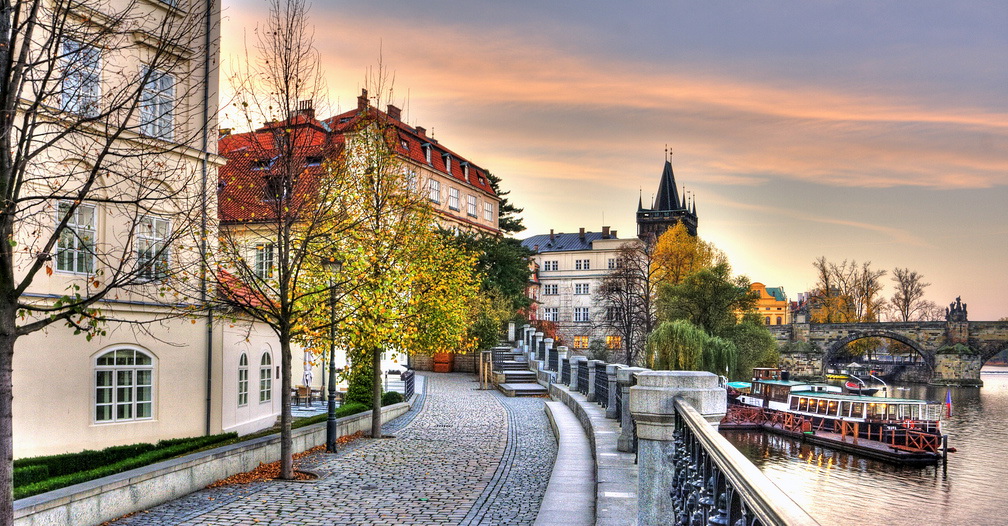 Когда лучше ехать в Прагу: осень